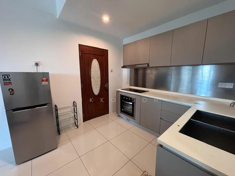 Service Residence for Rent at Crescent Bay Suites (Teluk Bayu) - Nikko Soh - Kitchen - PropertyGuru.com.my