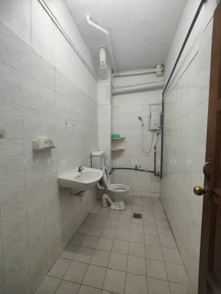 2-storey Terraced House for Sale in Bukit Beruang (Bukit Baru) - Mary Low - Bathroom - PropertyGuru.com.my