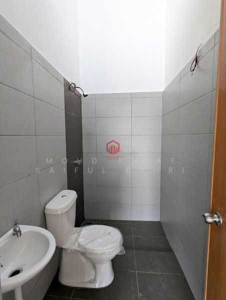 1-storey Terraced House for Sale in Bandar Puteri Bangi (Bangi) - Mohd Aizat Saiful Bahri - Bathroom - PropertyGuru.com.my