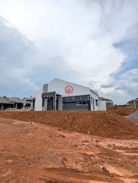 1-storey Terraced House for Sale in Bandar Puteri Bangi (Bangi) - Mohd Aizat Saiful Bahri - Exterior - PropertyGuru.com.my