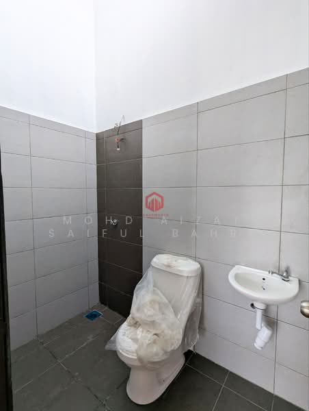 1-storey Terraced House for Sale in Bandar Puteri Bangi (Bangi) - Mohd Aizat Saiful Bahri - Bathroom - PropertyGuru.com.my