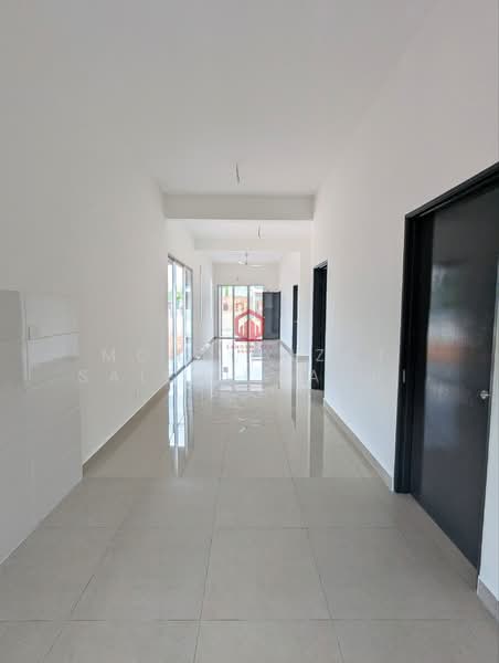 1-storey Terraced House for Sale in Bandar Puteri Bangi (Bangi) - Mohd Aizat Saiful Bahri - Corridor - PropertyGuru.com.my