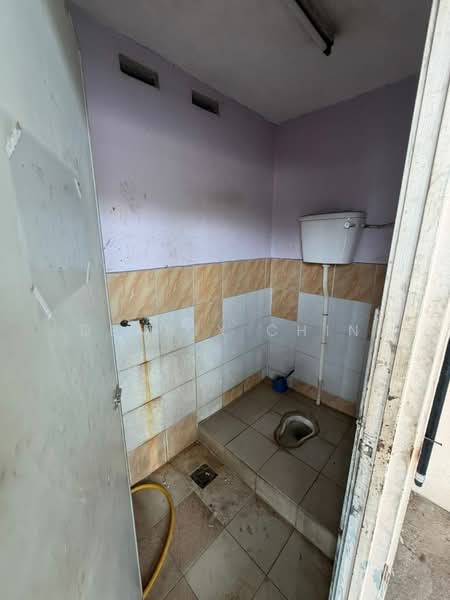 Warehouse for Rent in Kampung Simpang Balak (Kajang) - Dennix Chin - Bathroom - PropertyGuru.com.my