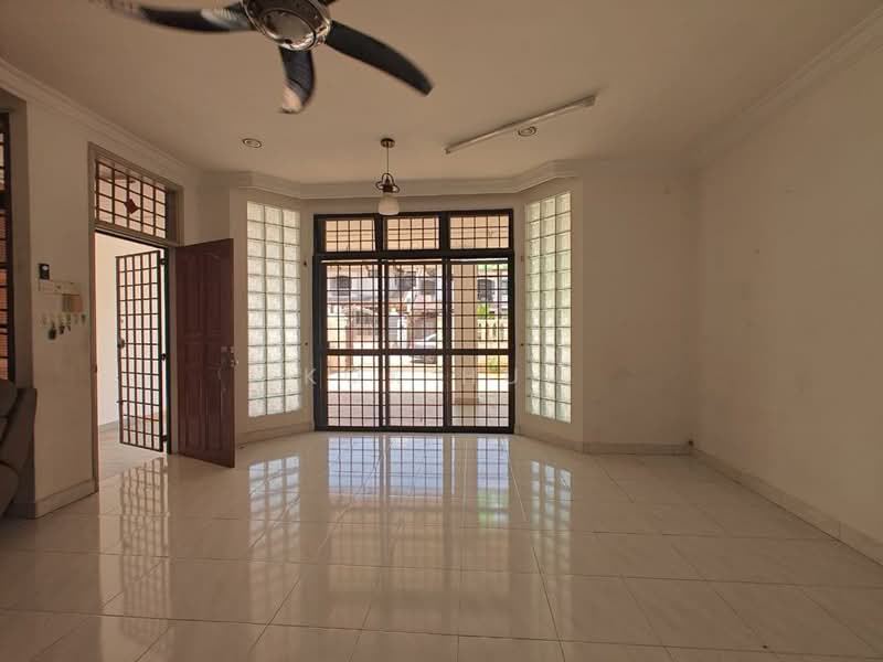 2-storey Terraced House for Sale in Taman Molek (Johor Bahru) - Kok Hui - Living Room - PropertyGuru.com.my