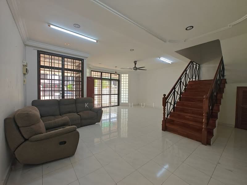 2-storey Terraced House for Sale in Taman Molek (Johor Bahru) - Kok Hui - Living Room - PropertyGuru.com.my
