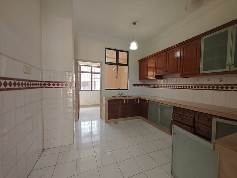 2-storey Terraced House for Sale in Taman Molek (Johor Bahru) - Kok Hui - Kitchen - PropertyGuru.com.my