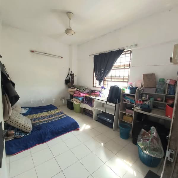 Pangsapuri untuk Dijual di Taman Rawang Mutiara - Evelyn Khoo - Bedroom - PropertyGuru.com.my