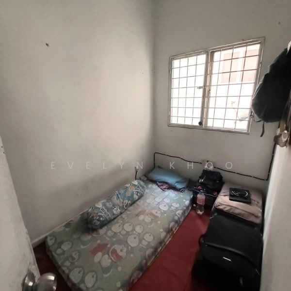 Pangsapuri untuk Dijual di Taman Rawang Mutiara - Evelyn Khoo - Bedroom - PropertyGuru.com.my