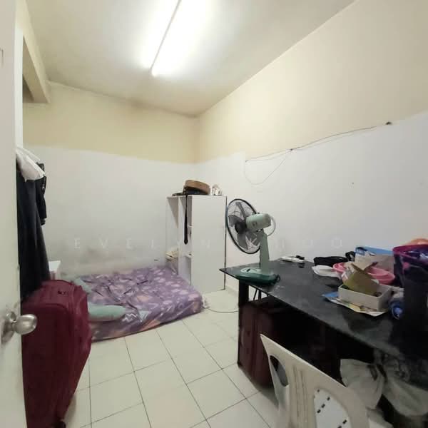 Pangsapuri untuk Dijual di Taman Rawang Mutiara - Evelyn Khoo - Bedroom - PropertyGuru.com.my