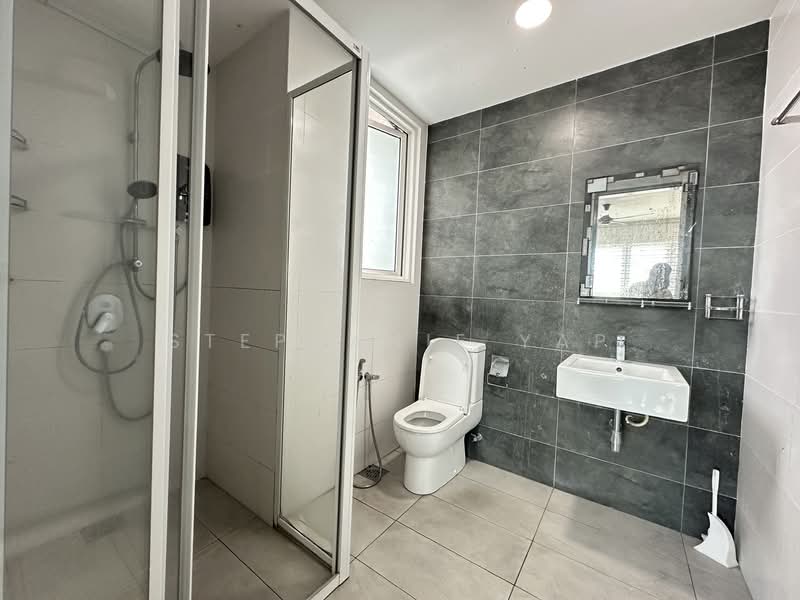 Service Residence for Sale at The Lead Residences (Impiria Residensi) - Stephanie Yap - Bathroom - PropertyGuru.com.my
