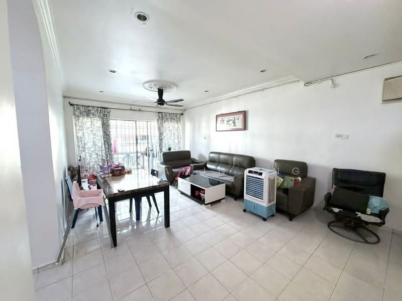 Pangsapuri untuk Dijual di Desa Skudai Apartment - Benjamin Ong - Living Room - PropertyGuru.com.my