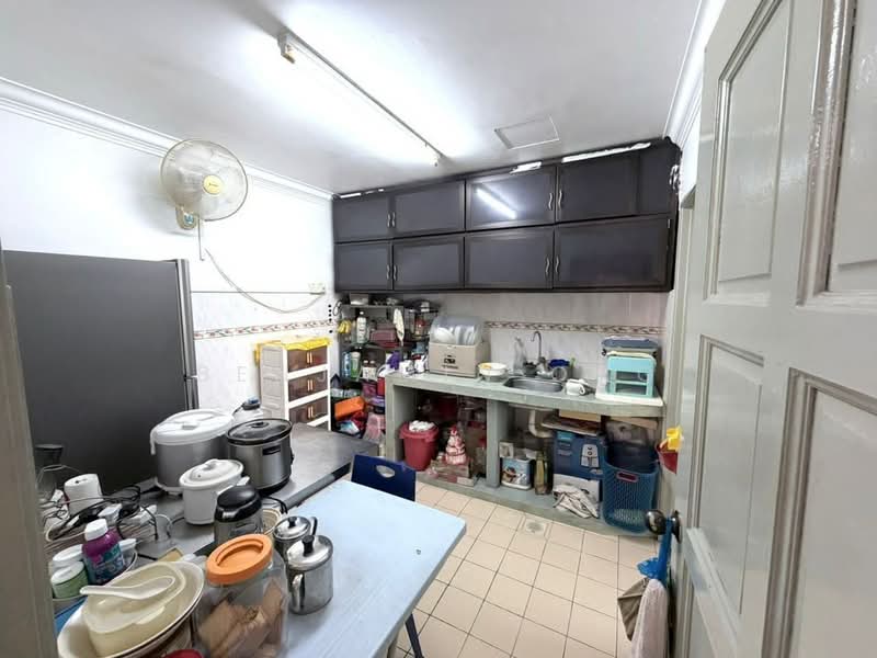 Pangsapuri untuk Dijual di Desa Skudai Apartment - Benjamin Ong - Kitchen - PropertyGuru.com.my