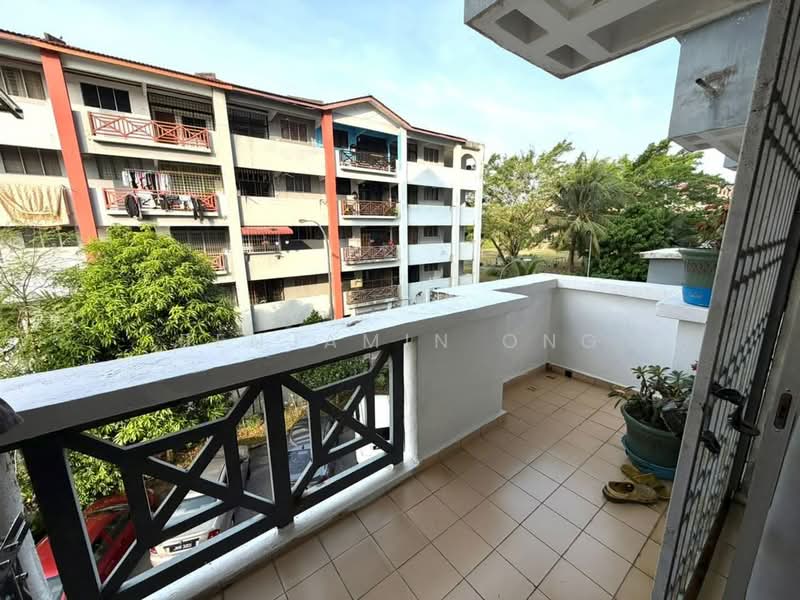 Pangsapuri untuk Dijual di Desa Skudai Apartment - Benjamin Ong - Balcony - PropertyGuru.com.my