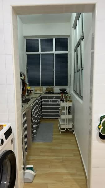 Pangsapuri untuk Dijual di Desa Skudai Apartment - Benjamin Ong - Kitchen - PropertyGuru.com.my