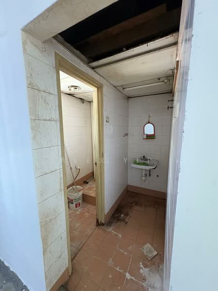 Shop / Office for Rent in Bandar Bukit Puchong (Puchong) - Alex Yip - Bathroom - PropertyGuru.com.my