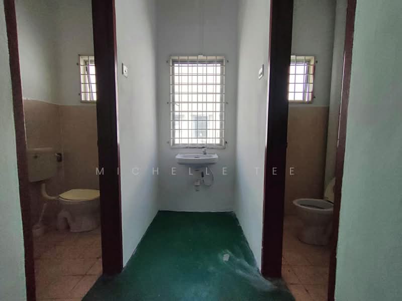 Shop / Office for Rent in Bandar Bukit Tinggi (Klang) - Michelle Tee - Bathroom - PropertyGuru.com.my