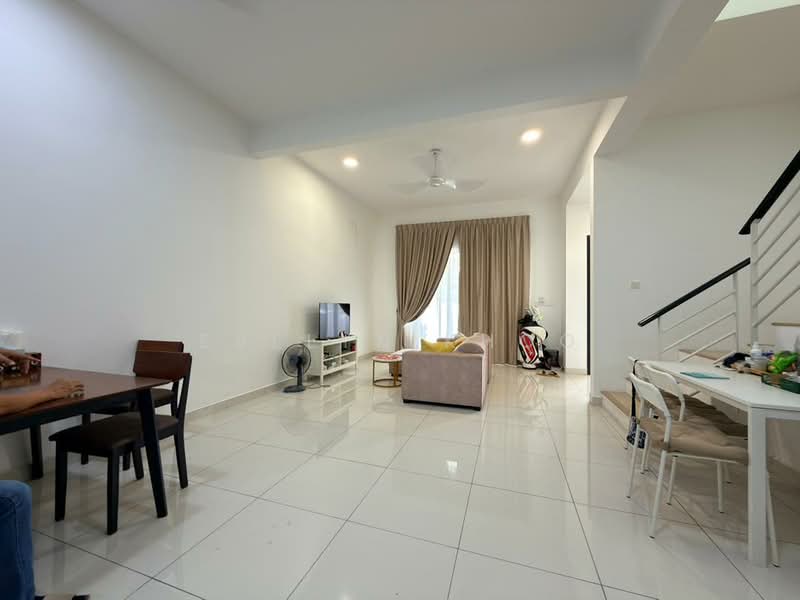 2-storey Terraced House for Sale in Bandar Gamuda Gardens (Rawang) - Evelyn Khoo - Living Room - PropertyGuru.com.my