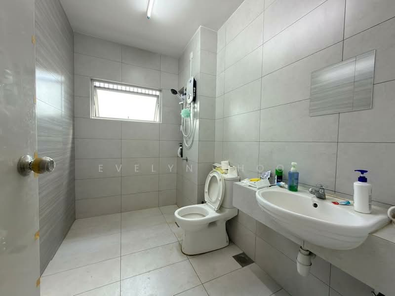 2-storey Terraced House for Sale in Bandar Gamuda Gardens (Rawang) - Evelyn Khoo - Bathroom - PropertyGuru.com.my