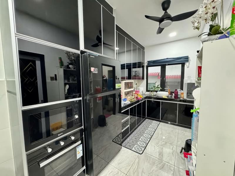 Rumah Teres 2 Tingkat untuk Dijual di Taman Seri Austin (Tebrau) - Wee Howe - Kitchen - PropertyGuru.com.my