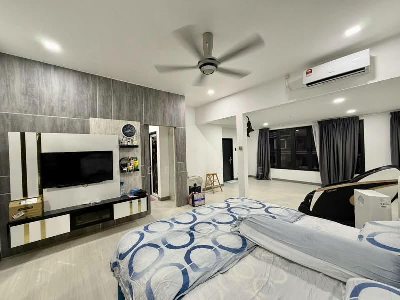 Rumah Teres 2 Tingkat untuk Dijual di Taman Seri Austin (Tebrau) - Wee Howe - Bedroom - PropertyGuru.com.my