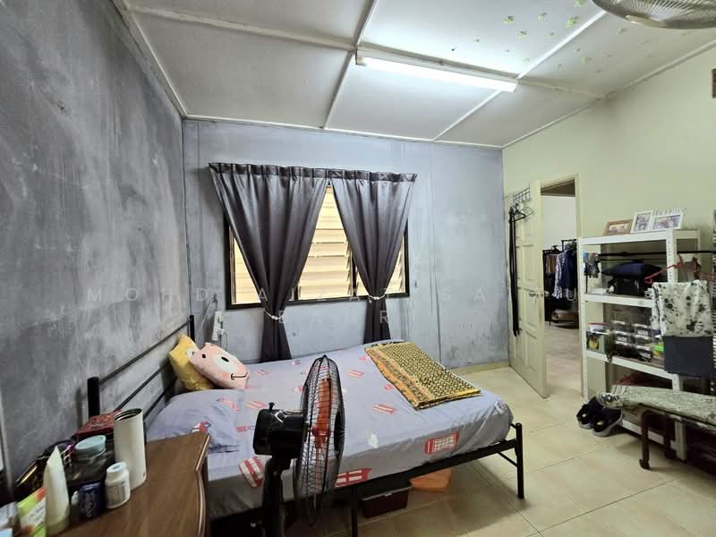 Rumah Teres 2.5 Tingkat untuk Dijual di Seksyen 17 (Petaling Jaya) - Mohd Aizat Saiful Bahri - Bedroom - PropertyGuru.com.my