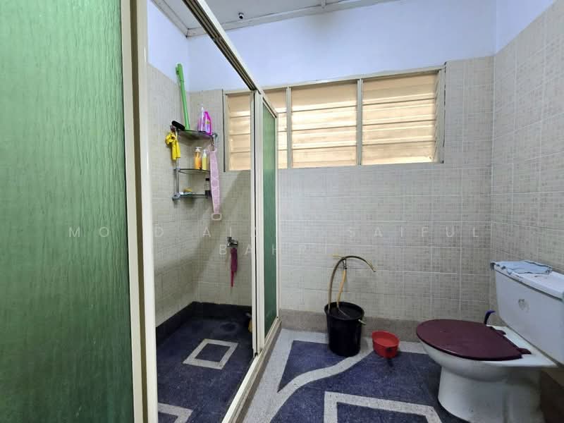 Rumah Teres 2.5 Tingkat untuk Dijual di Seksyen 17 (Petaling Jaya) - Mohd Aizat Saiful Bahri - Bathroom - PropertyGuru.com.my