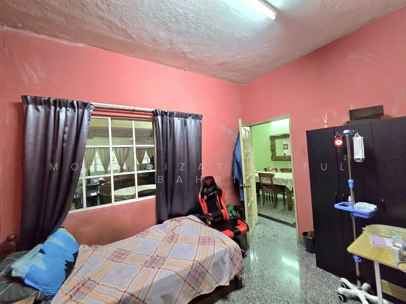 Rumah Teres 2.5 Tingkat untuk Dijual di Seksyen 17 (Petaling Jaya) - Mohd Aizat Saiful Bahri - Bedroom - PropertyGuru.com.my