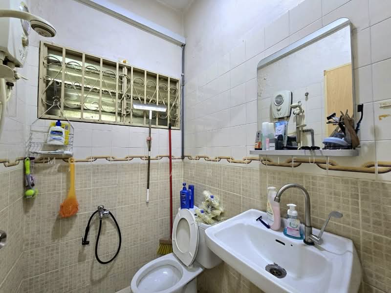 Rumah Teres 2.5 Tingkat untuk Dijual di Seksyen 17 (Petaling Jaya) - Mohd Aizat Saiful Bahri - Bathroom - PropertyGuru.com.my