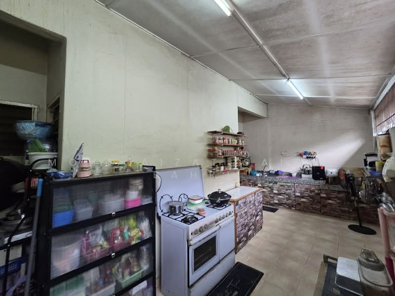 Rumah Teres 2.5 Tingkat untuk Dijual di Seksyen 17 (Petaling Jaya) - Mohd Aizat Saiful Bahri - Kitchen - PropertyGuru.com.my