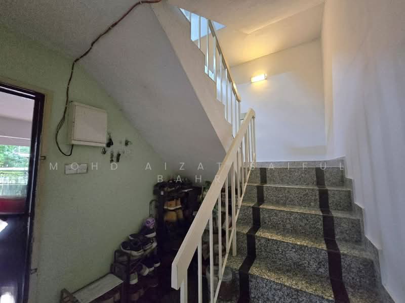 Rumah Teres 2.5 Tingkat untuk Dijual di Seksyen 17 (Petaling Jaya) - Mohd Aizat Saiful Bahri - Entrance - PropertyGuru.com.my