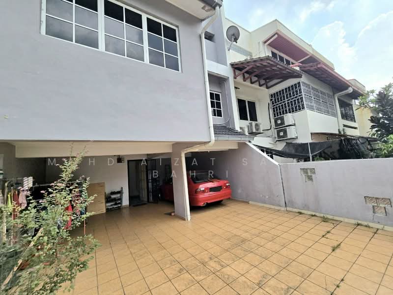Rumah Teres 2.5 Tingkat untuk Dijual di Seksyen 17 (Petaling Jaya) - Mohd Aizat Saiful Bahri - Exterior - PropertyGuru.com.my