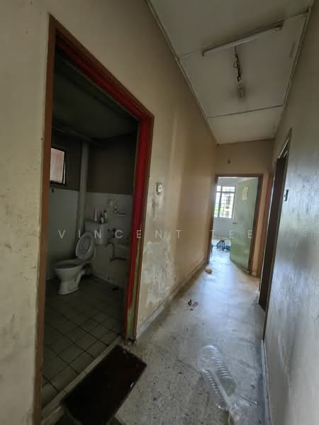 Apartment for Sale at Apartment Seri Tulip - Vincent Tee - Bathroom - PropertyGuru.com.my