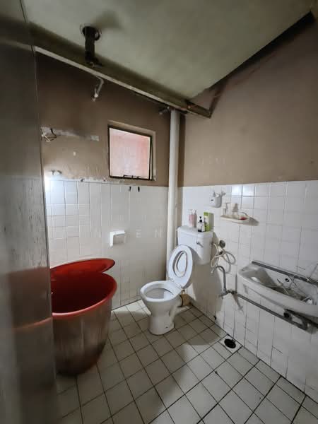 Apartment for Sale at Apartment Seri Tulip - Vincent Tee - Bathroom - PropertyGuru.com.my
