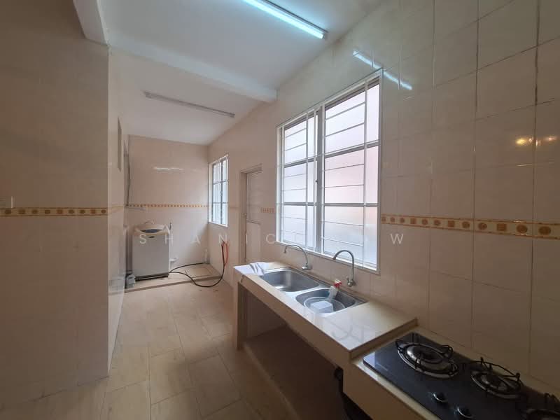 2-storey Terraced House for Rent in Bandar Puteri Puchong (Puchong) - Shanice Low - Kitchen - PropertyGuru.com.my