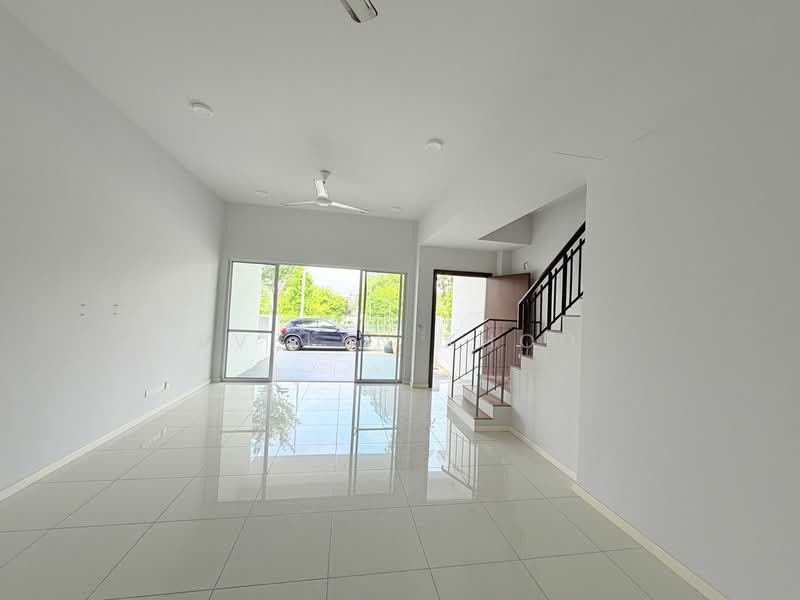 Rumah Teres 2 Tingkat untuk Dijual di Tamansari (Rawang) - Evelyn Khoo - Living Room - PropertyGuru.com.my
