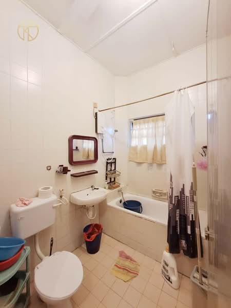 2.5-storey Terraced House for Rent in Taman Gembira (Klang) - Kelly Teo - Bathroom - PropertyGuru.com.my