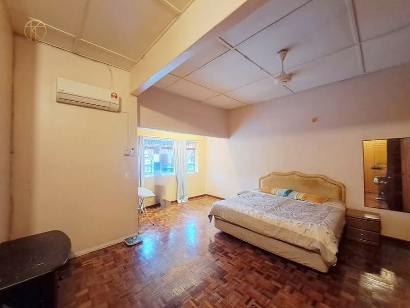 2.5-storey Terraced House for Rent in Taman Gembira (Klang) - Kelly Teo - Bedroom - PropertyGuru.com.my