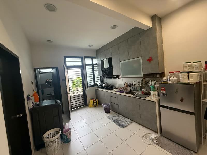 Rumah Teres 2 Tingkat untuk Dijual di Taman Seri Austin (Tebrau) - Shu Ying - Kitchen - PropertyGuru.com.my