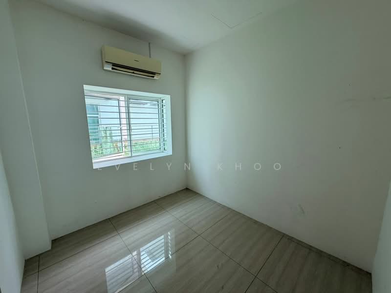 Bungalow for Sale in Bandar Country Homes (Rawang) - Evelyn Khoo - Room - PropertyGuru.com.my