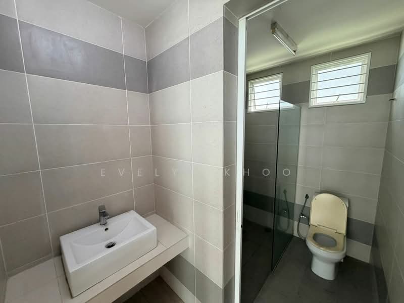 Bungalow for Sale in Bandar Country Homes (Rawang) - Evelyn Khoo - Bathroom - PropertyGuru.com.my