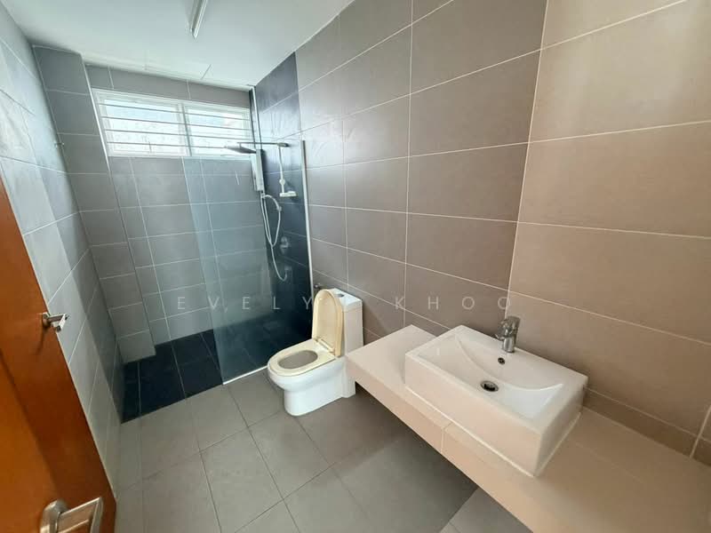 Bungalow for Sale in Bandar Country Homes (Rawang) - Evelyn Khoo - Bathroom - PropertyGuru.com.my