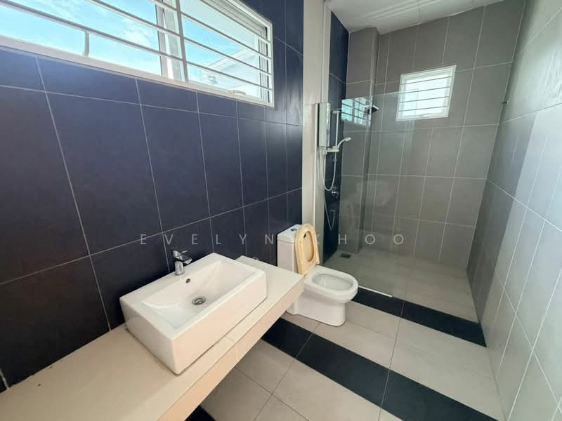 Bungalow for Sale in Bandar Country Homes (Rawang) - Evelyn Khoo - Bathroom - PropertyGuru.com.my