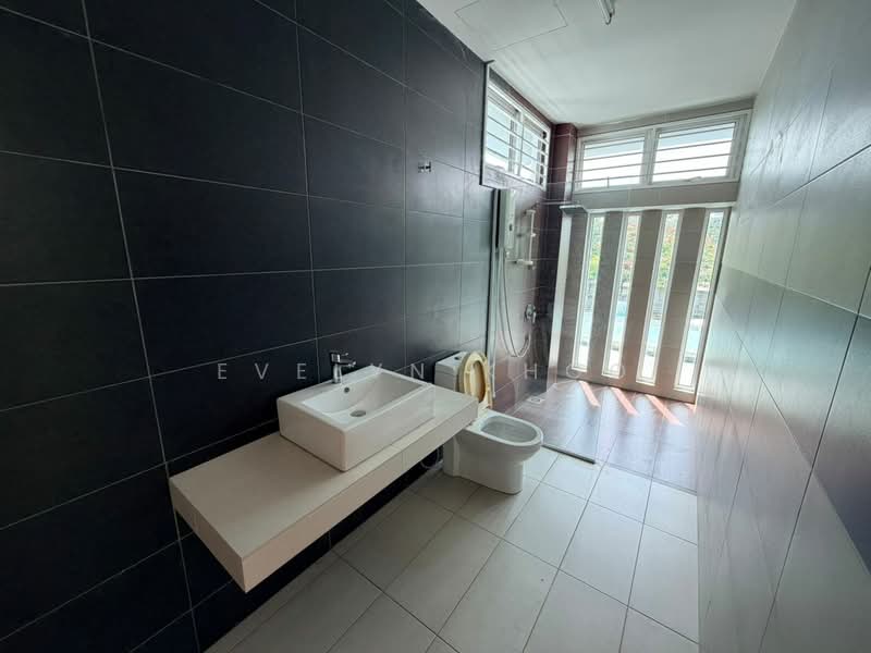 Bungalow for Sale in Bandar Country Homes (Rawang) - Evelyn Khoo - Bathroom - PropertyGuru.com.my