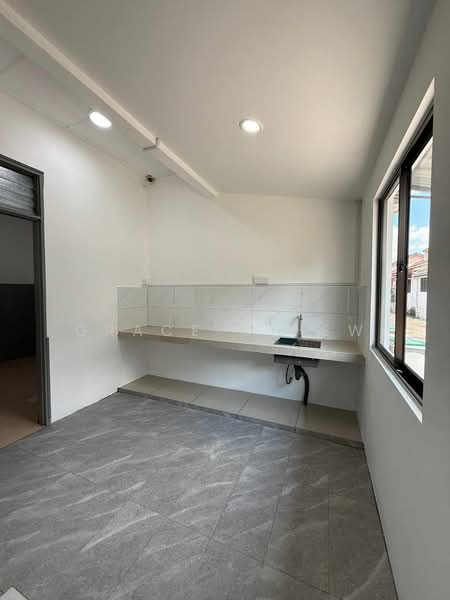 Rumah Teres 1 Tingkat untuk Dijual di Taman Molek (Johor Bahru) - Grace Chiew - Kitchen - PropertyGuru.com.my