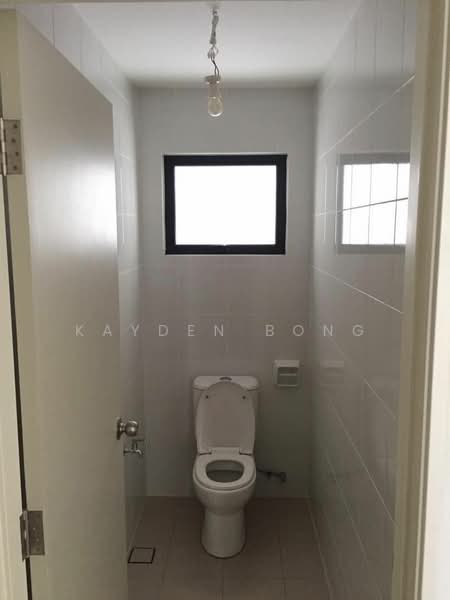 Kedai / Pejabat untuk Disewa di Eco Sanctuary (Telok Panglima Garang) - Kayden Bong - Bathroom - PropertyGuru.com.my