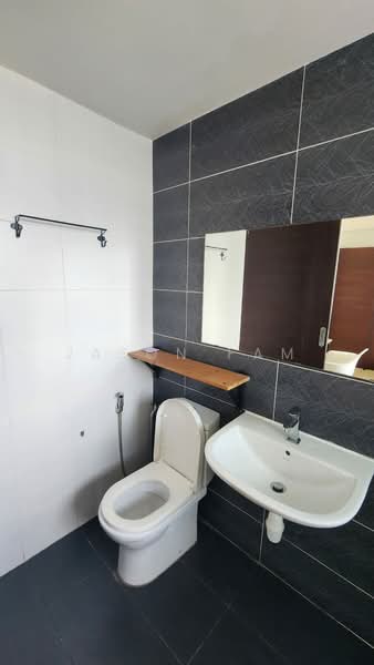 Service Residence for Sale at V@SUMMERPLACE - Jason Fam - Bathroom - PropertyGuru.com.my