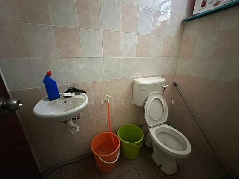 Shop / Office for Rent in Bandar Bukit Tinggi 2 (Klang) - Michelle Tee - Bathroom - PropertyGuru.com.my