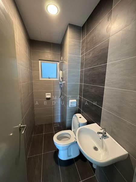Kondominium untuk Dijual di Zeta Deskye (Alam Saujana) - Miza Abdullah - Bathroom - PropertyGuru.com.my