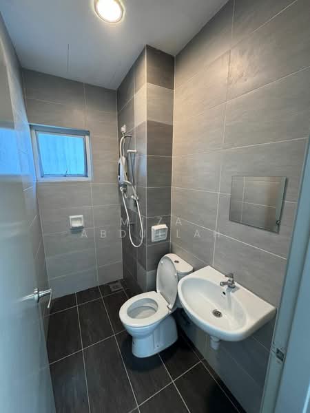 Kondominium untuk Dijual di Zeta Deskye (Alam Saujana) - Miza Abdullah - Bathroom - PropertyGuru.com.my