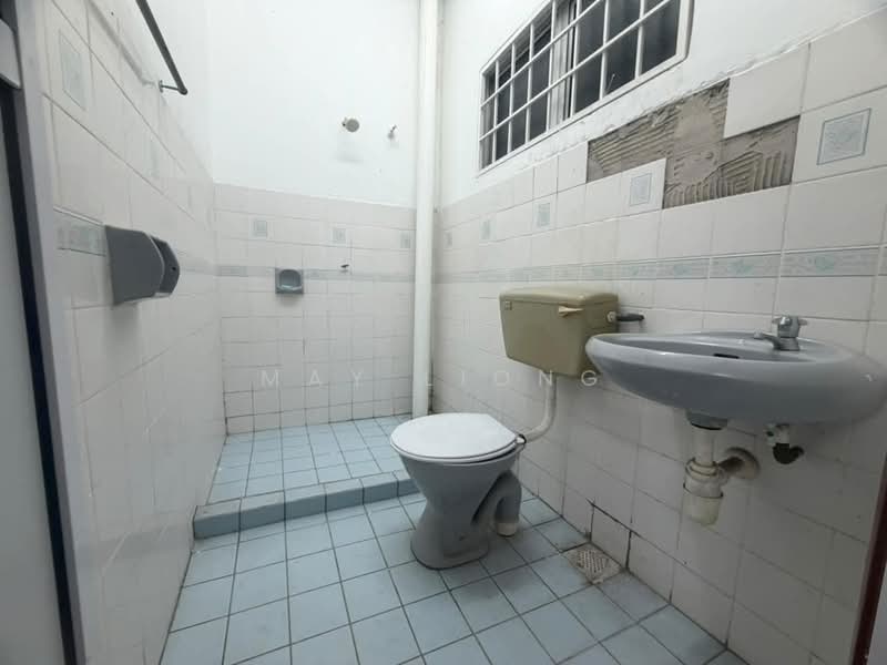 Rumah Teres 2 Tingkat untuk Dijual di Rawang Perdana 1 (Rawang) - May Liong - Bathroom - PropertyGuru.com.my